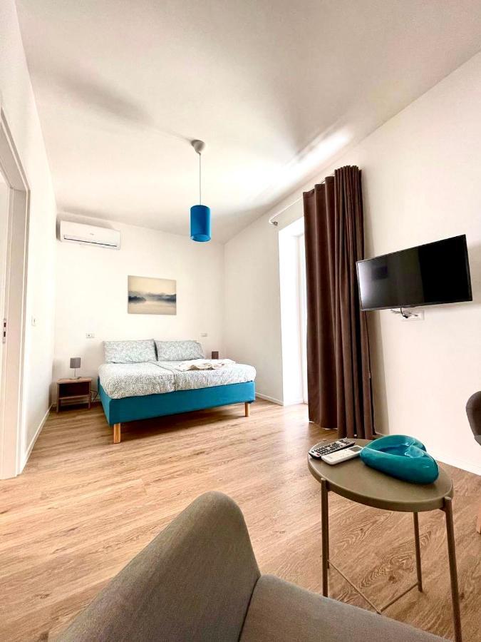 Apulia Holidays Appartement Mola di Bari Buitenkant foto